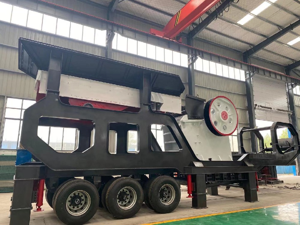 Jaw type mobile crushing station